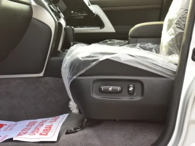2014 Toyota Land Cruiser Sahara Silver (No.830752) for export from Japan
