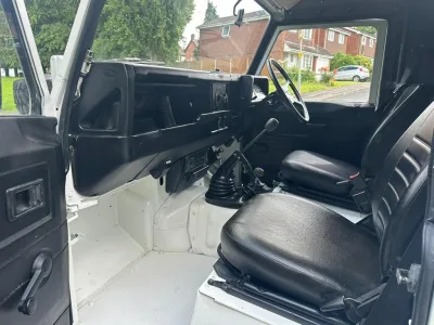 LANDROVER DEFENDER 110 (No.J0757) for export from Japan