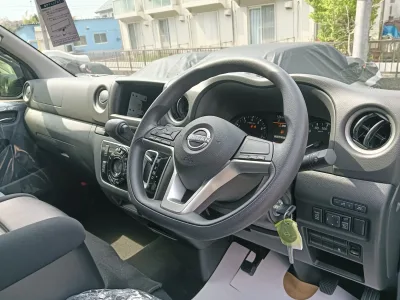 2025 Nissan Caravan 2.5L Gasoline 14 seater for export from Japan