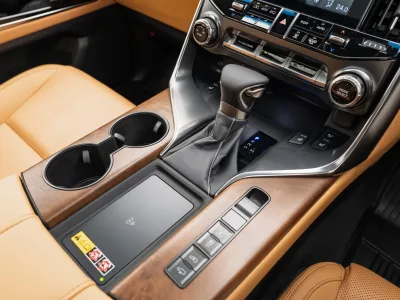 2025 LEXUS LX600 4WD –7 Seater LUXURY PACKAGE for export from Japan