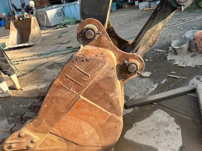 KOBELCO SK200 Excavator (No.J0744) for export from Japan