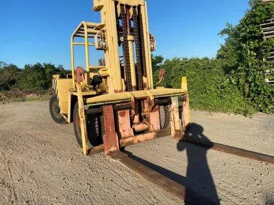 TCM FD100 Diesel-powered 10 Ton forklift (No.J0761) for export from Japan