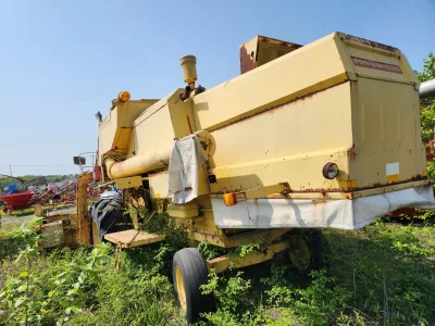 New Holland 8050 Combine Harvester (No.J0885) for export from Japan