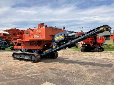 HITACHI HR320G Self-Propelled 20tons (Wood-Chippers Jaw Crusher (No.J0808) for export from Japan
