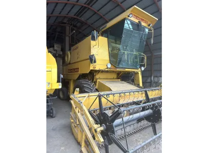 NEW HOLLAND 8070 COMBINE HARVESTER (No.J0781) for export from Japan