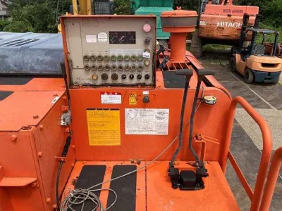 HITACHI HR320G Self-Propelled 20tons (Wood-Chippers Jaw Crusher (No.J0808) for export from Japan