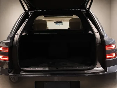 2025 Toyota Century SUV 3.5L Plug-in Hybrid 4WD 4-Seater for export from Japan