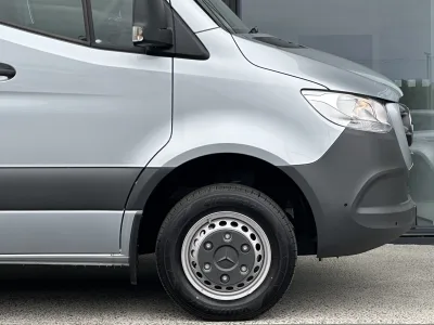 2026 Mercedes-Benz Sprinter 519 ELWB Minibus RWD — 17 Seats for export from Japan