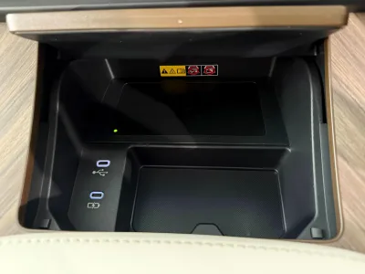 2025 Lexus LM 500h Version L 4WD for export from Japan