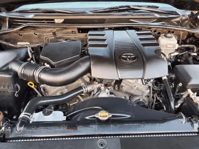 2018 Toyota Land Cruiser 8 seater V8 engine (No-830714) for export from Japan