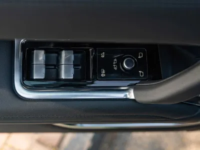 2025 RANGE ROVER AUTOBIOGRAPHY (No.830814) for export from Japan