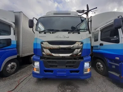2016 Isuzu Giga large Aluminium wing body truck QPG-CYL77B (No.920772) for export from Japan