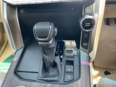 2025 Toyota Land Cruiser 300 ZX 4WD – Luxury Flagship for export from Japan