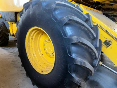 NEW HOLLAND TX67 COMBINE HARVESTER (No.J0955) for export from Japan