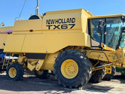 NEW HOLLAND TX67 COMBINE HARVESTER  (Two) (No.J0957) for export from Japan