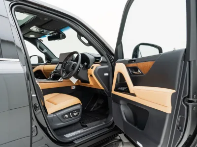 2025 LEXUS LX600 4WD –7 Seater LUXURY PACKAGE for export from Japan