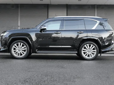 2025 Lexus LX 600 Executive AWD Levinson 4-Seater (No.960732) for export from Japan