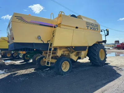 NEW HOLLAND TX67 COMBINE HARVESTER  (Two) (No.J0957) for export from Japan
