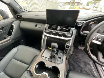 2025 Toyota Land Cruiser LC300 Sahara (No.J0512) for export from Japan