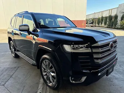2025 Toyota Land Cruiser Sahara ZX for export from Japan