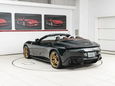 2025 Ferrari Roma Spider — Verde Zeltweg / Cioccolato for export from Japan