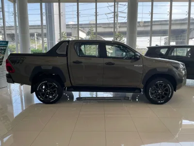 2022 RHD Toyota Hilux double cab ( Pickup ) Rocco 2.8 automatic 4x4 (No.560458) for export from Japan