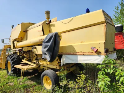 New Holland 8050 Combine Harvester (No.J0885) for export from Japan
