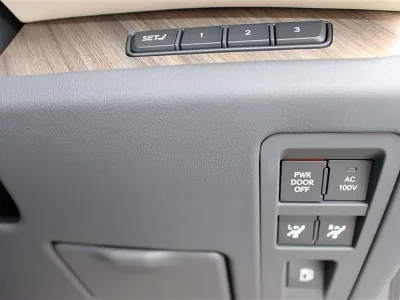 2025 Lexus LM 500h EXECUTIVE AWD (No.620975) for export from Japan