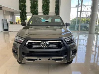 2022 RHD Toyota Hilux double cab ( Pickup ) Rocco 2.8 automatic 4x4 (No.560458) for export from Japan