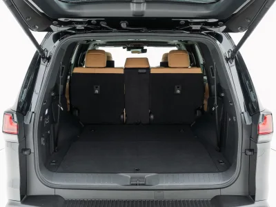 2025 LEXUS LX600 4WD –7 Seater LUXURY PACKAGE for export from Japan