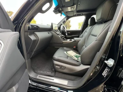 2025 Toyota Land Cruiser LC300 Sahara (No.J0512) for export from Japan