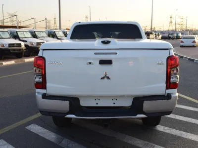2019 Mitsubishi pickup L200 White (No.830778) for export from Japan