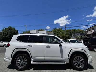 2026 Toyota Land Cruiser 300 ZX 3.3 Diesel Turbo 4WD Modellista for export from Japan