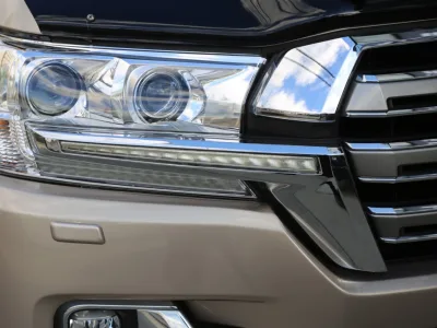 2019 Toyota Land Cruiser 200 4.6 ZX 4WD WALD for export from Japan