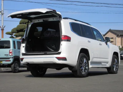 2025 TOYOTA LAND CRUISER 300 3.3 ZX DIESEL (No.960828) for export from Japan