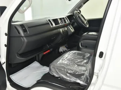2025 Toyota Hiace Wide GL - The Perfect Blend of Comfort & Utility (No.961034) for export from Japan