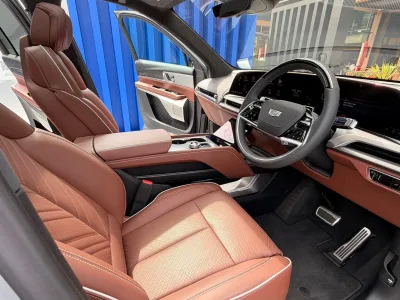 2026 Cadillac Vistiq (ELECTRIC VEHICLE) Platinum AWD for export from Japan