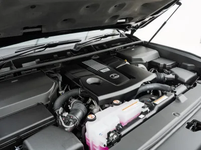 2025 LEXUS LX600 4WD –7 Seater LUXURY PACKAGE for export from Japan