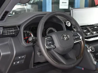 2025 Toyota Land Cruiser LC300 Twin Turbo VXR 3.5 (No.830723) for export from Japan