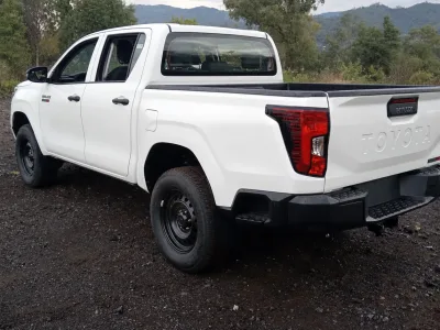 2027 Toyota Hilux Standard 4x4 2.8L Diesel Manual LHD for export from Japan