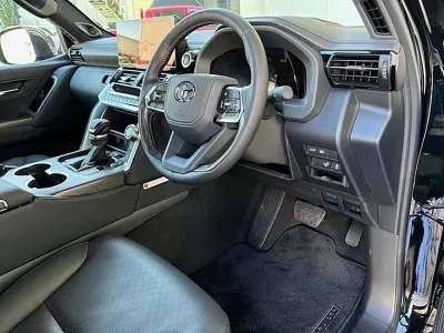2025 Toyota Land Cruiser Sahara ZX for export from Japan