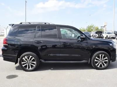 2017 Toyota Land Cruiser full option Black (No.830783) for export from Japan