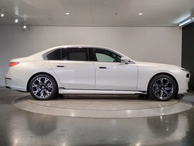 2025 BMW i7 eDrive for export from Japan