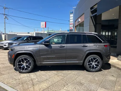 2025 Jeep Grand Cherokee Summit Reserve 4xe (Plug‑In Hybrid) for export from Japan