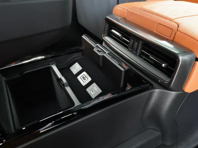 2025 Lexus LX 600 Executive 4WD - The Ultimate Luxury SUV (No.960999) for export from Japan