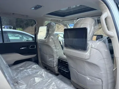 2025 Toyota Land Cruiser 300 ZX – Ultimate Luxury & Performance (No.J1038) for export from Japan