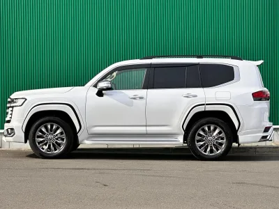 2025 Toyota Land Cruiser LC300 ZX (J01049) for export from Japan