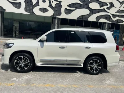 2021 Toyota Land Cruiser GXR Grand Touring SUV (No.680548) for export from Japan