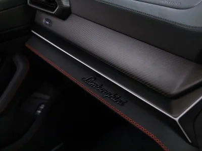 2026 Lamborghini Urus SE 4.0L V8 Hybrid AWD for export from Japan