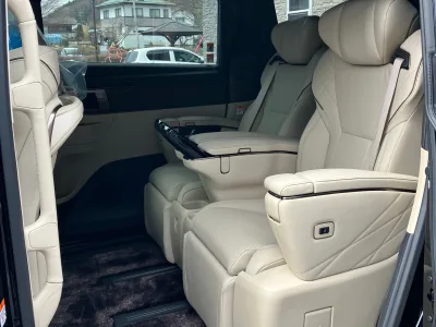 2025 Toyota Alphard Plug-in Hybrid Executive Lounge E-Four 4WD for export from Japan